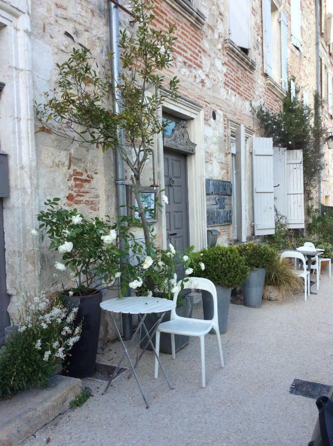 La Maison Sur La Place Penne-dʼAgenais Exterior foto